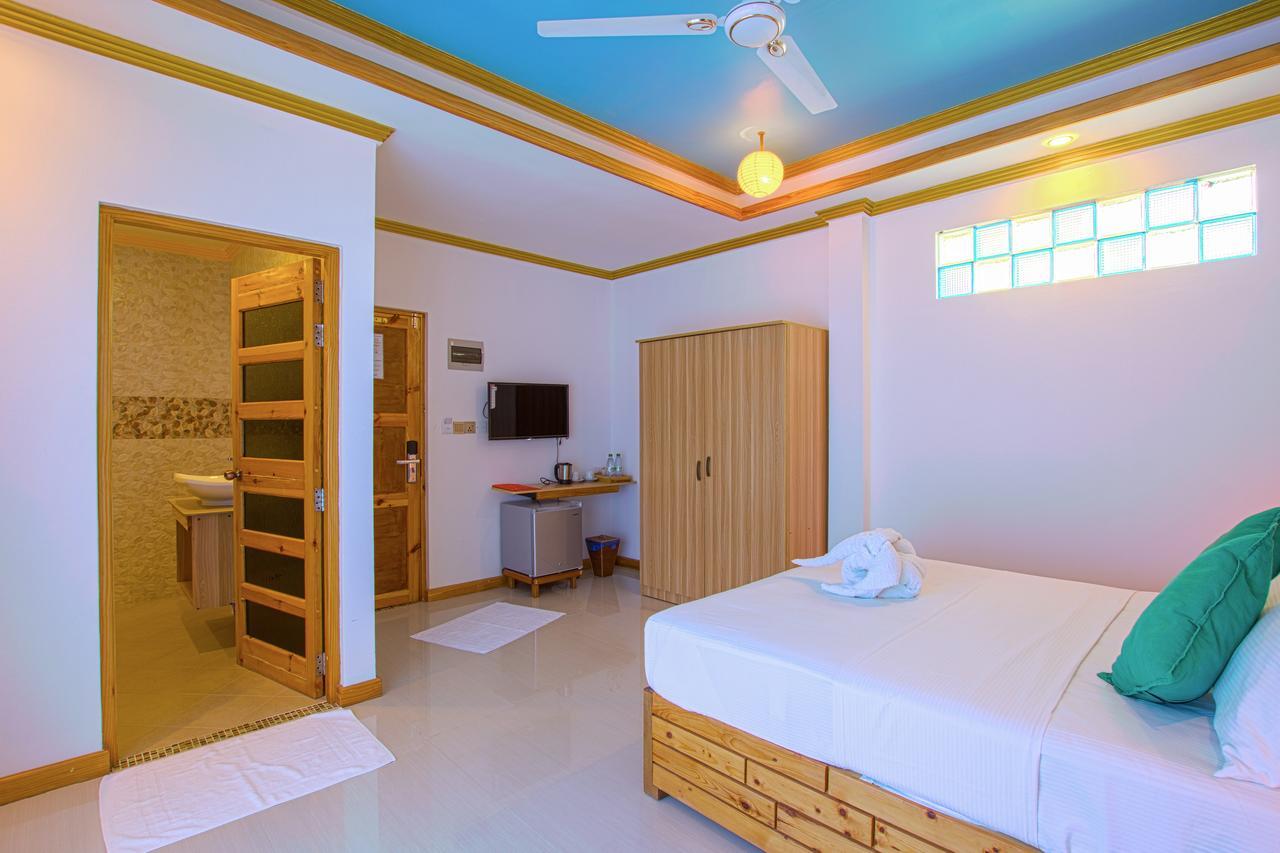 Select Village Maafushi Room photo